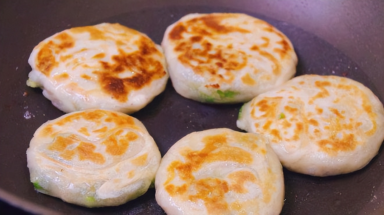 普通面粉加盐用凉水和面做面食,做面食时用冷水和热水的区别