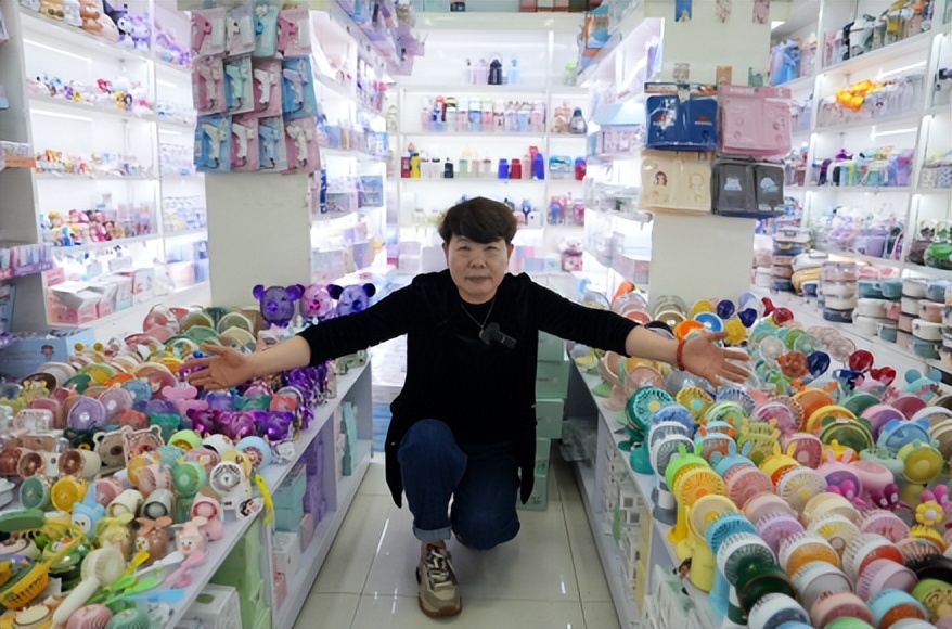 猛增120%,2元店火爆回归!现在,2块钱能买到什么?