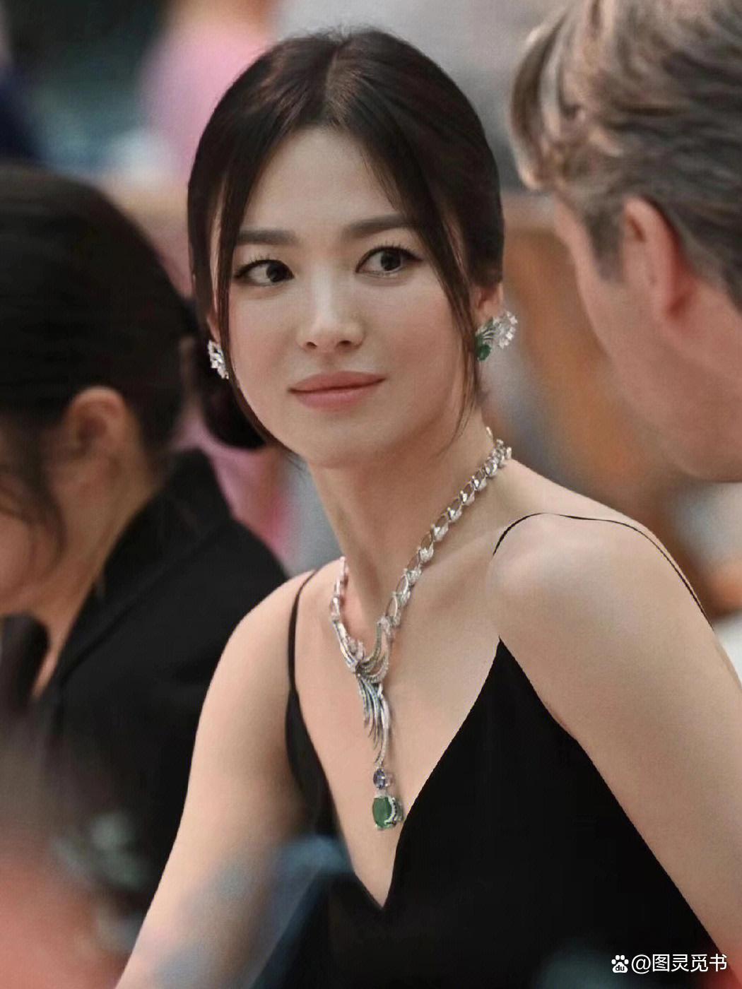 《黑暗荣耀》校园霸凌，阶级的差距，看疯批女神宋慧乔的复仇之路