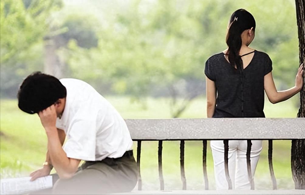 女子工资卡给弟弟买房，父亲病了让女婿拿钱，男子：管不了你全家