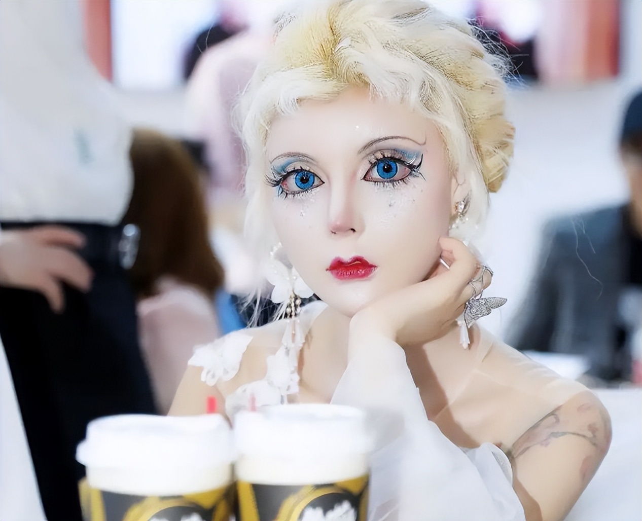 网红芭比迪丽拉素颜直播,真人芭比迪丽拉谈整容