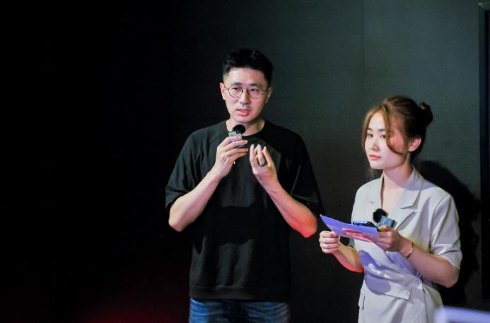 坚果极米短焦对比评测,极米和坚果对比评测