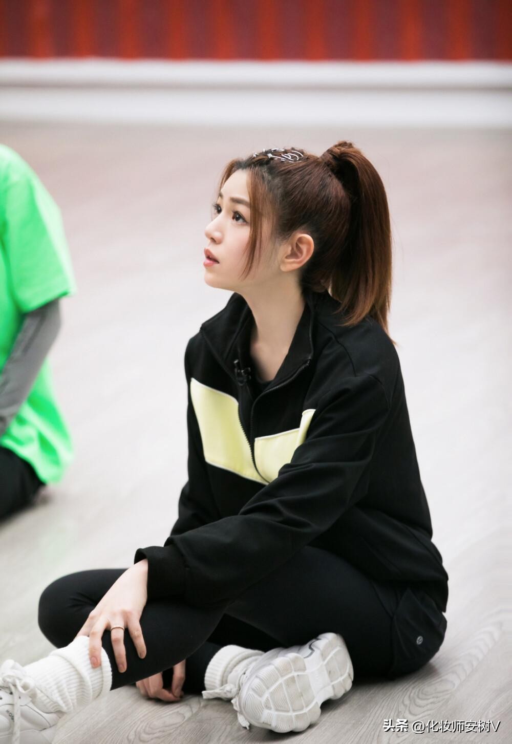 当了妈仍是“少女脸”的女星，我只服这4位，打扮低调但气质清纯