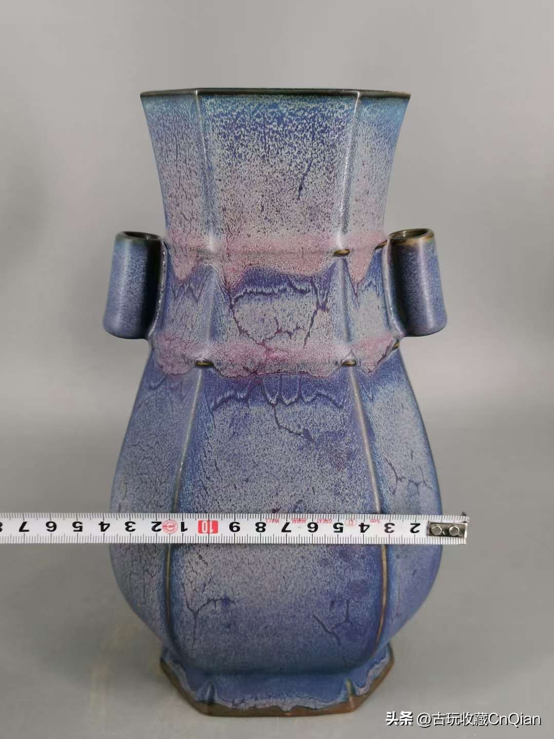 清雍正钧窑贯耳瓶真品图片,馆藏宋钧窑玫瑰紫釉连座瓶