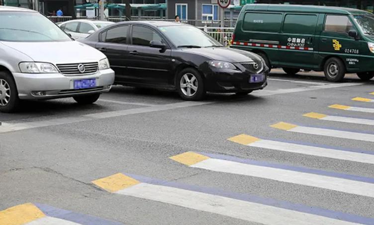 撞车中途离开再回来算肇事逃逸吗,被撞者离开事故现场算肇事逃逸吗