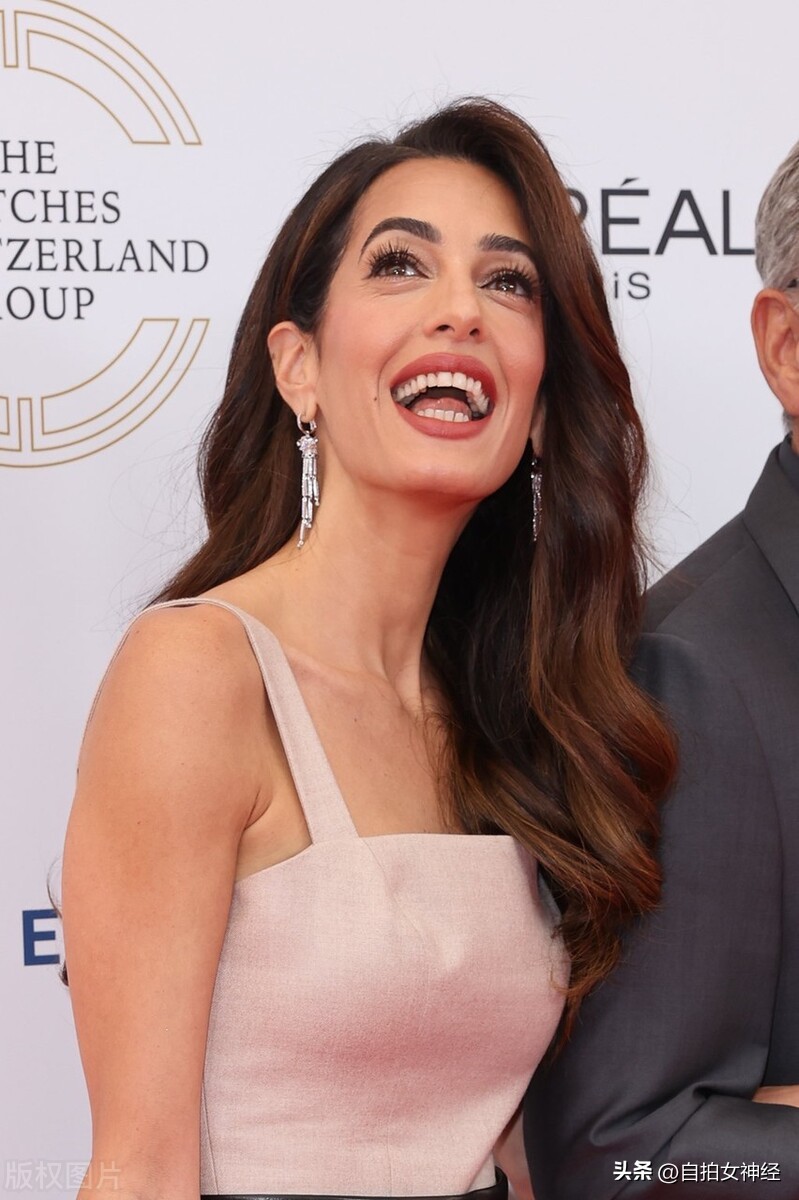 阿玛尔克鲁尼黄色连衣裙 (阿玛尔克鲁尼lost control)