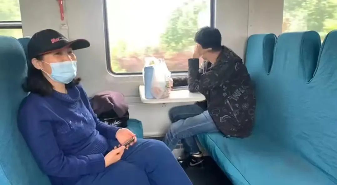 现在1块钱能买啥：1/4碗热干面，3片散装卫生巾，坐次184公里火车