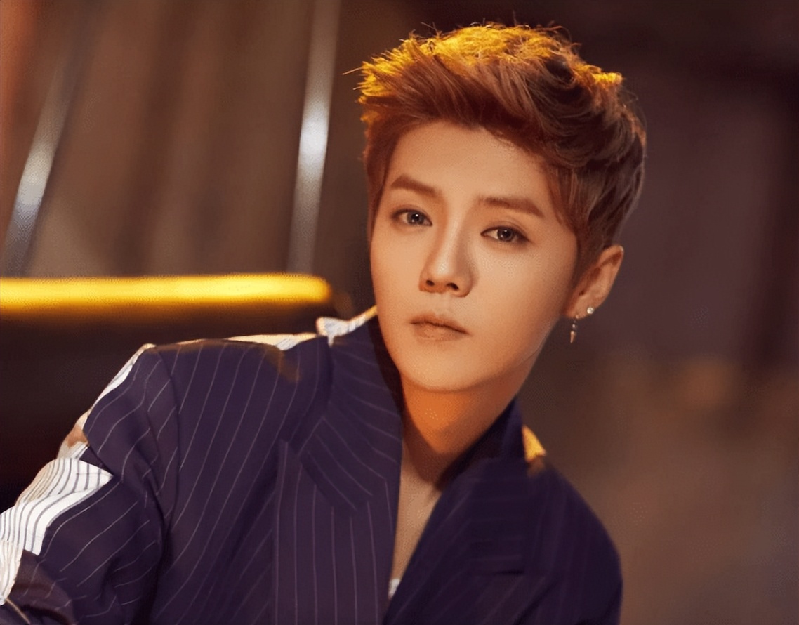 事实证明，身为“恋爱教科书”的鹿晗，已经走上了另一条大路！