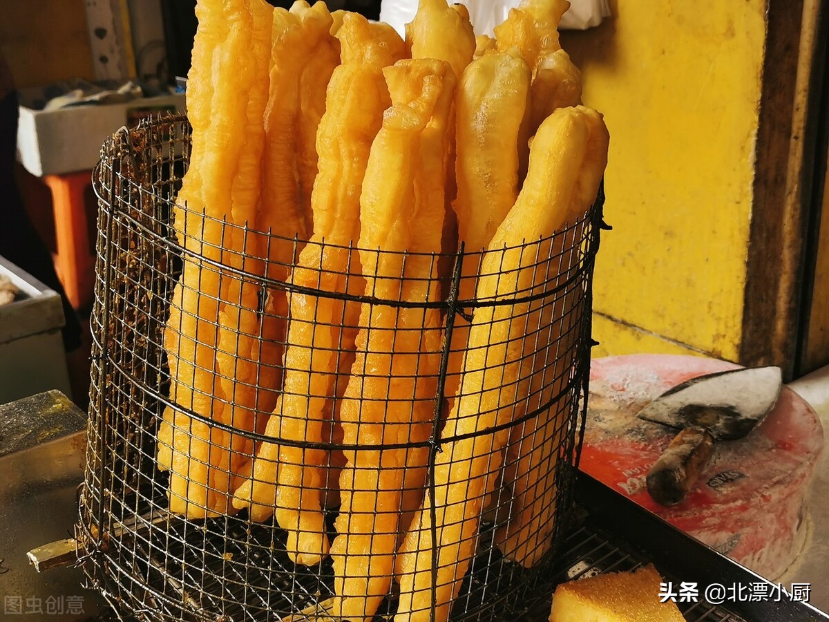 自制油条的简单做法晚上和面,自制小油条简单做法用什么水和面