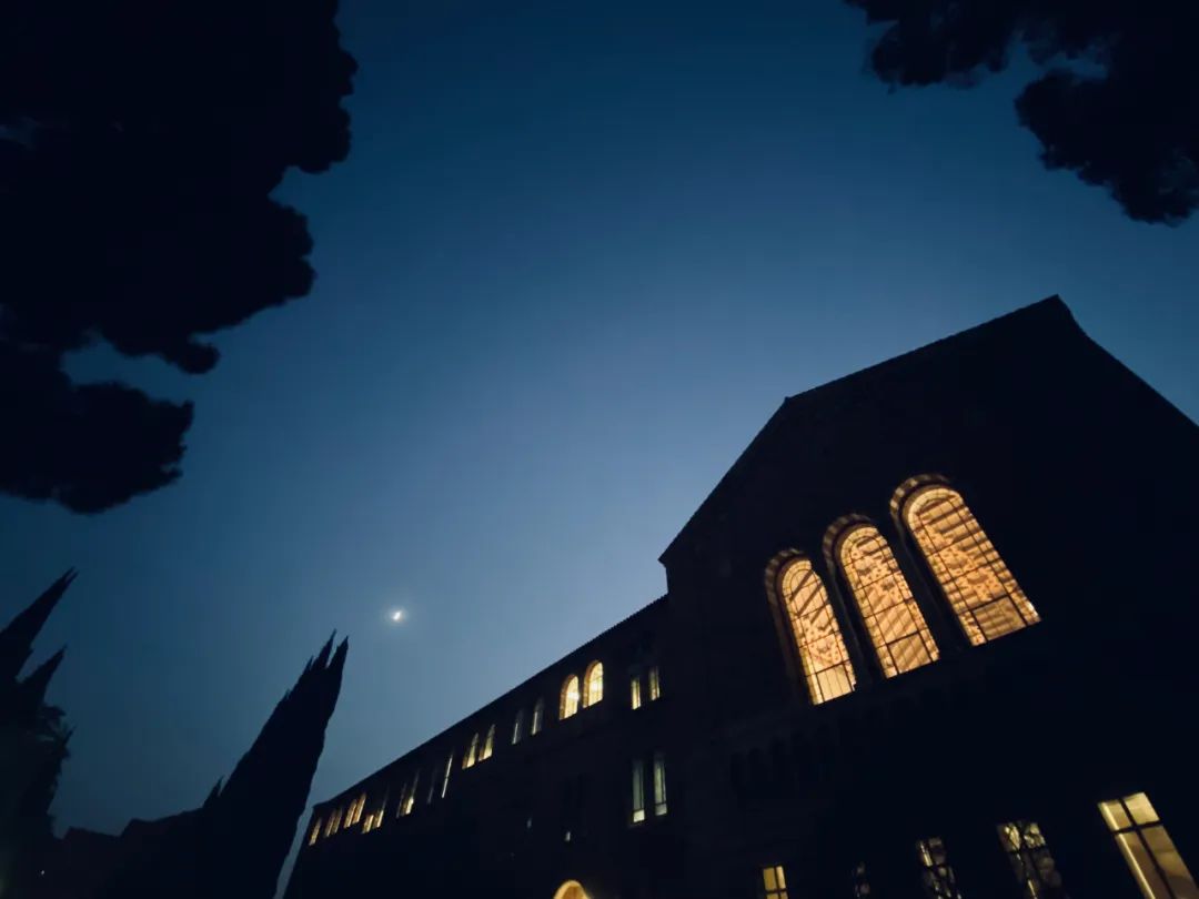 逃离自己的原生家庭前往美国留学,14岁被母亲抛弃独自到浙江