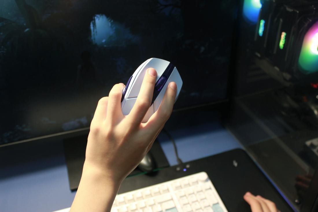 蜻蜓f1promax和雷柏v300w,一款随心所欲的高效鼠标雷柏v330