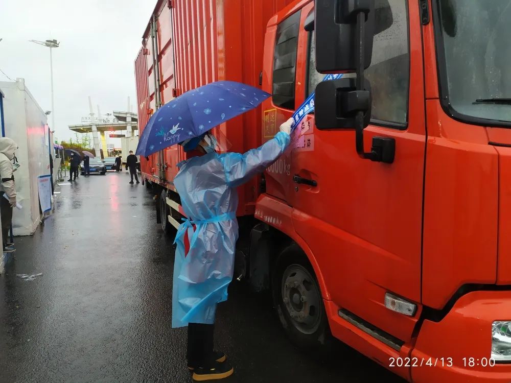 泰州海陵工业园区:“永不停歇”的驻厂员精准护航企业有序生产
