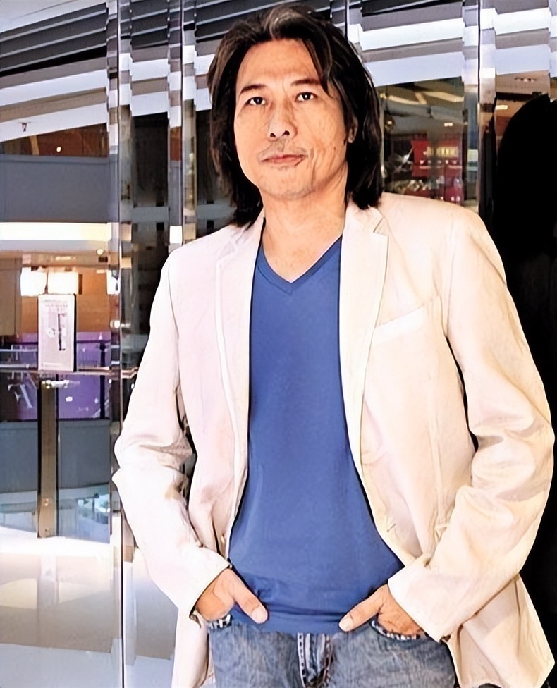 70岁香港摇滚教父夏韶声：情史胜过谢贤，与33岁女友只恋爱不结婚