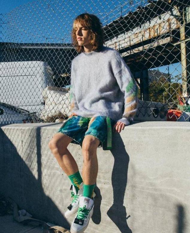 前脚洗,后脚丢!学生丢800元一双袜子终暴雷,高中生炫富炫在脚上