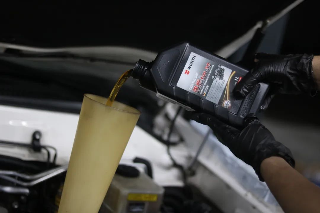 陆巡lc100中控台翻新视频,陆巡lc100内饰翻新