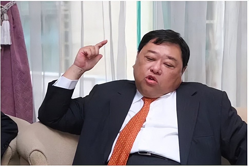 裘锦兰：嫁姐夫独吞13亿遗产，百亿家族独女欠债除夕夜状告继母