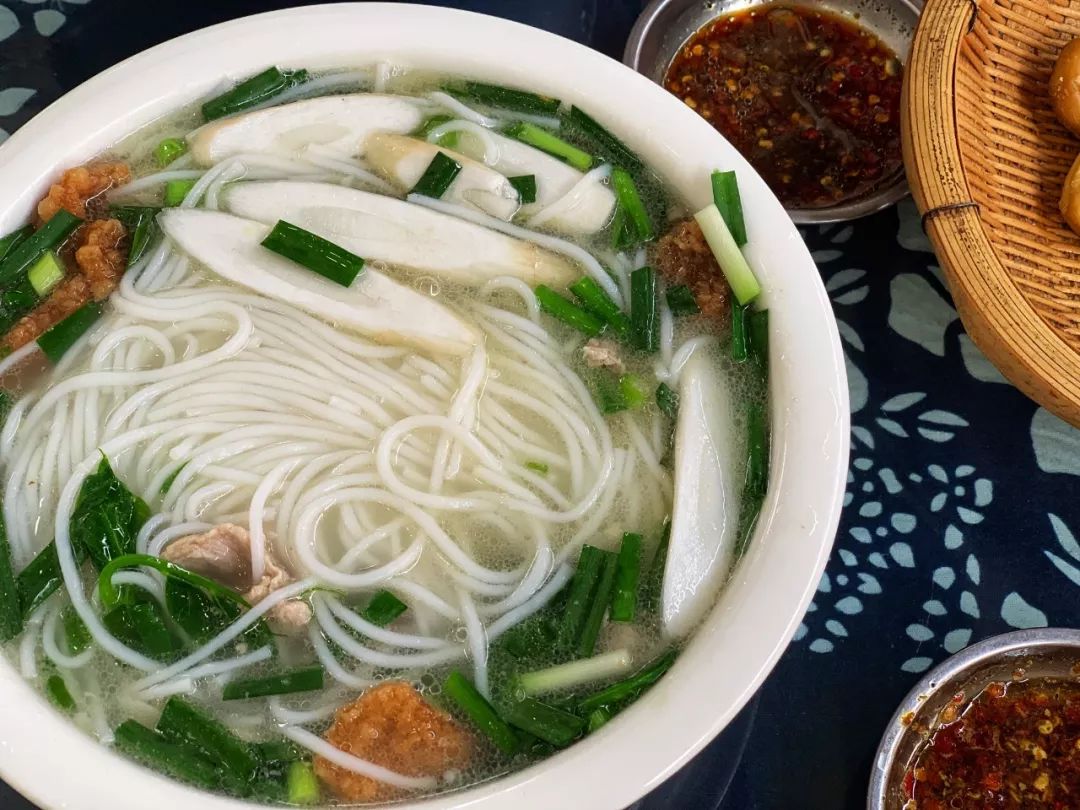 建水民宿包吃包住多少钱一天,建水康养公寓一年包吃住多少钱