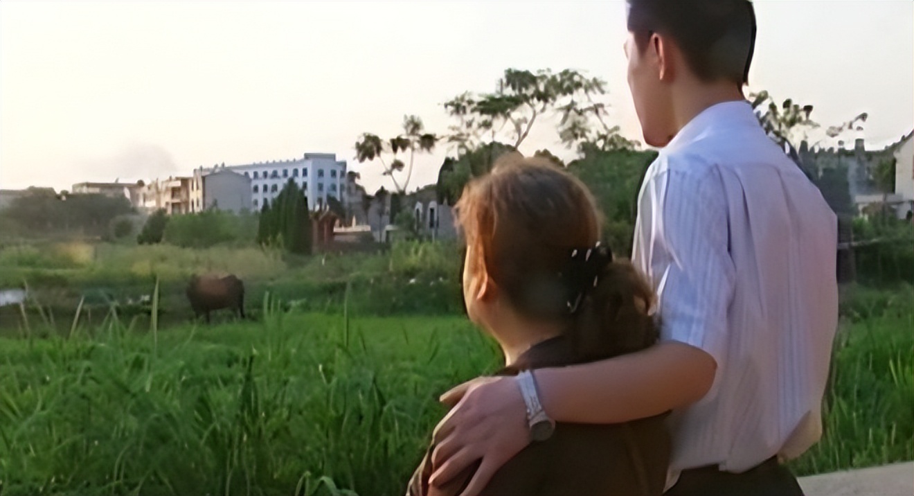 湖北男子去世母亲拨通了他的电话,男子把父母的遗体火化