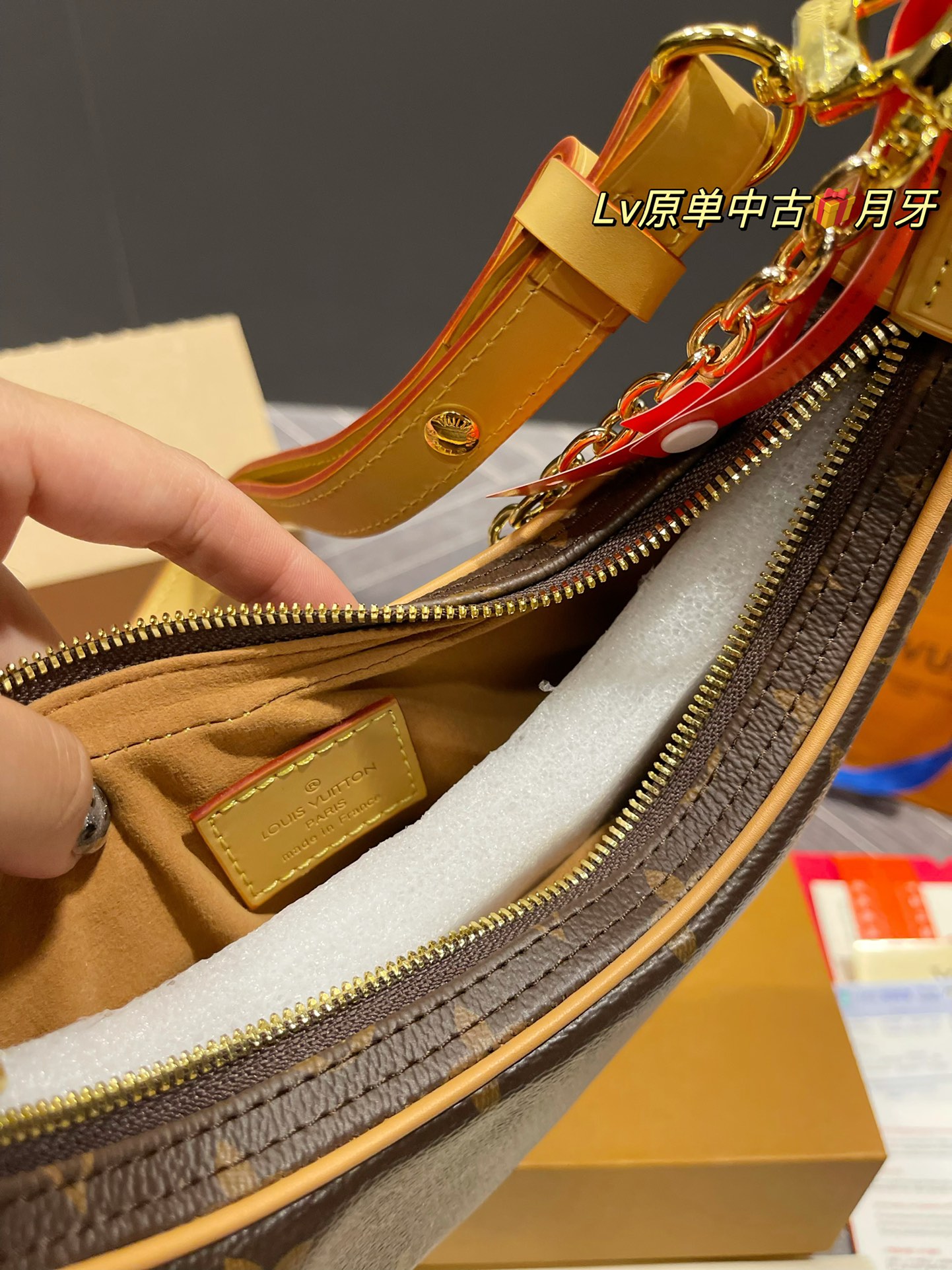 lv中古豌豆包肩带背不住,lv月牙包豌豆包