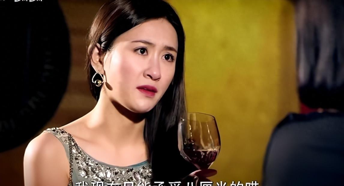 手撕*袜丝**，筷子夹胸，这些辣眼睛的镜头，实在是让人忍无可忍！