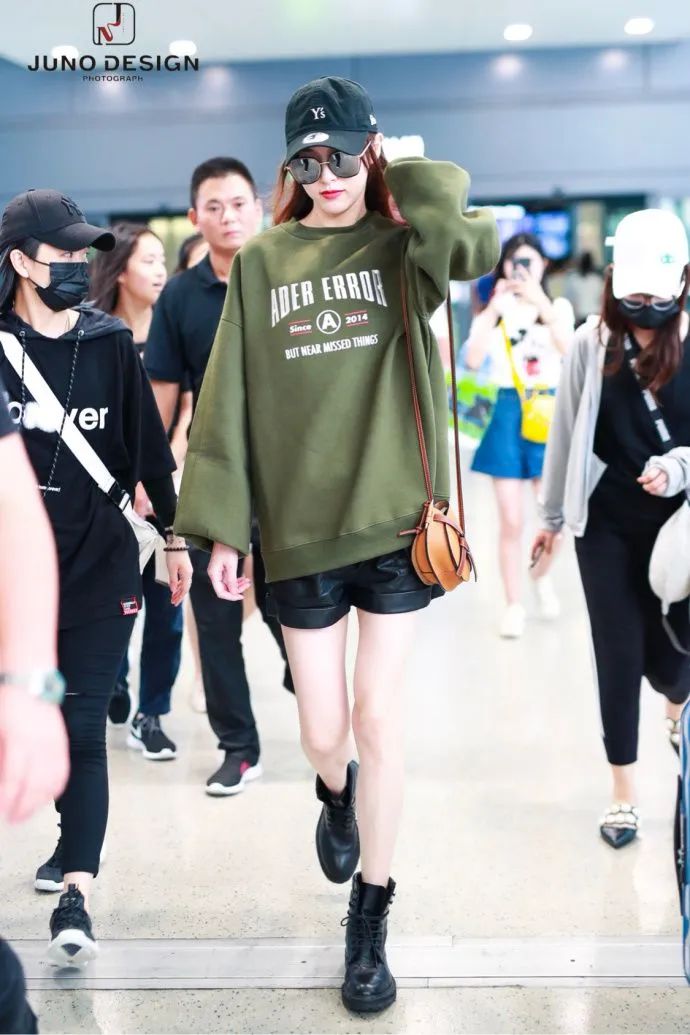 唐嫣在机场时背的焦糖色包,唐嫣曾经用过哪些包包