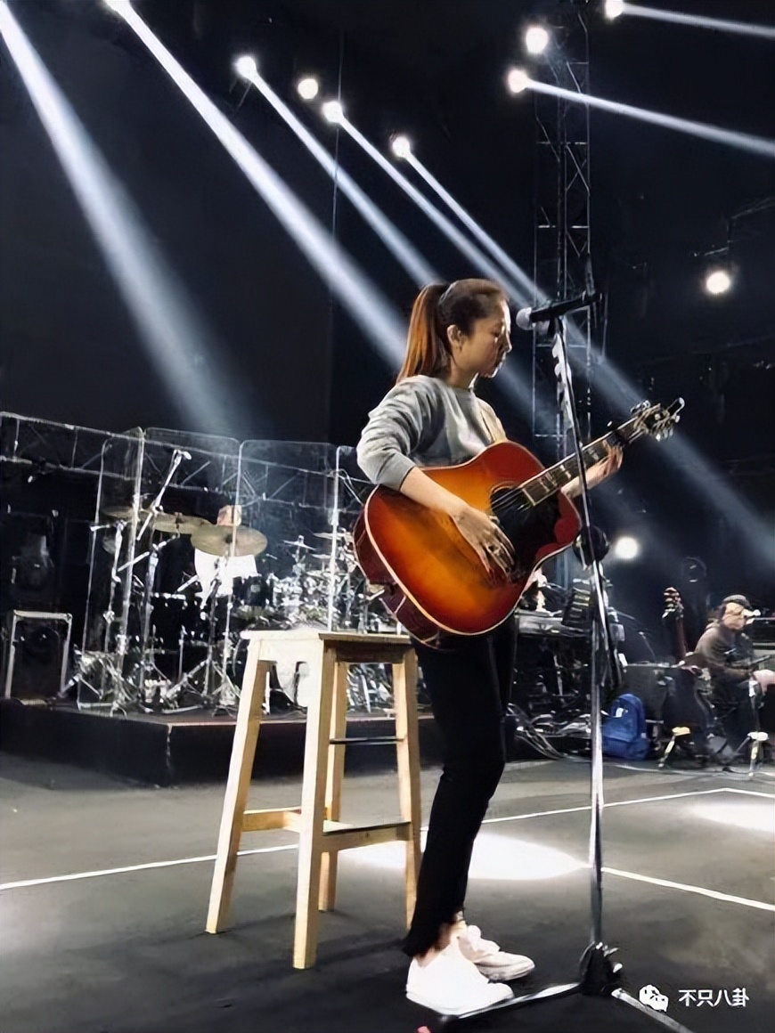 曾经那么相爱到最后还是要分开,曾经那么相爱现在要分手