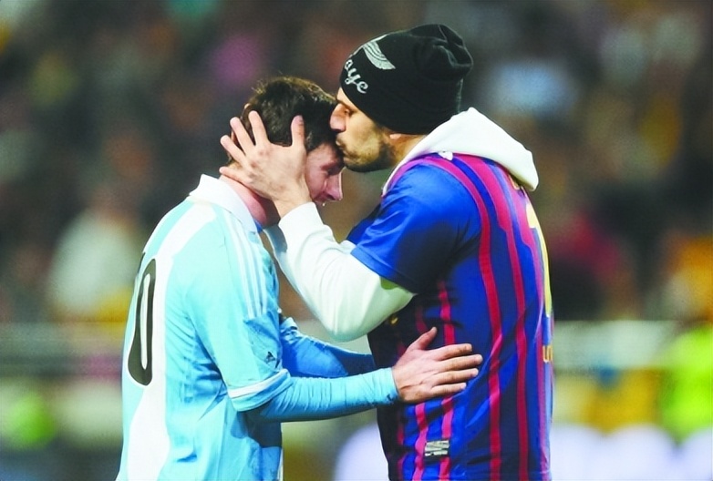 闯进场拥抱梅西球迷发声,球迷冲进球场拥抱梅西跑了多少米