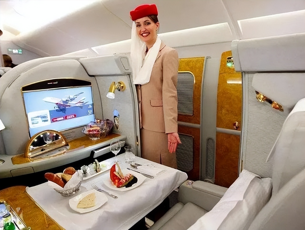 1987年,一个小伙子花25万美元,买了一张美国航空公司的促销机票