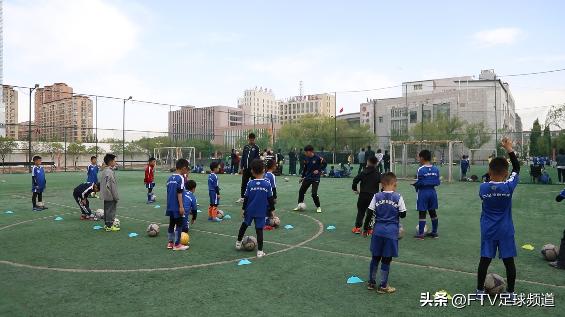 豪杰俱乐部是怎么赚钱的,豪杰足球俱乐部在哪里