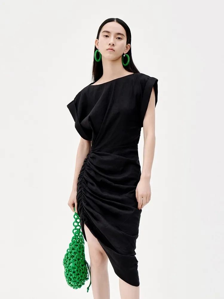 头大女生怎么穿衣服,头大的女生怎么穿衣显瘦