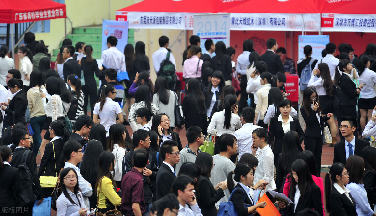 应届生身份对考公务员影响大吗,应届生找了工作影响考公务员吗