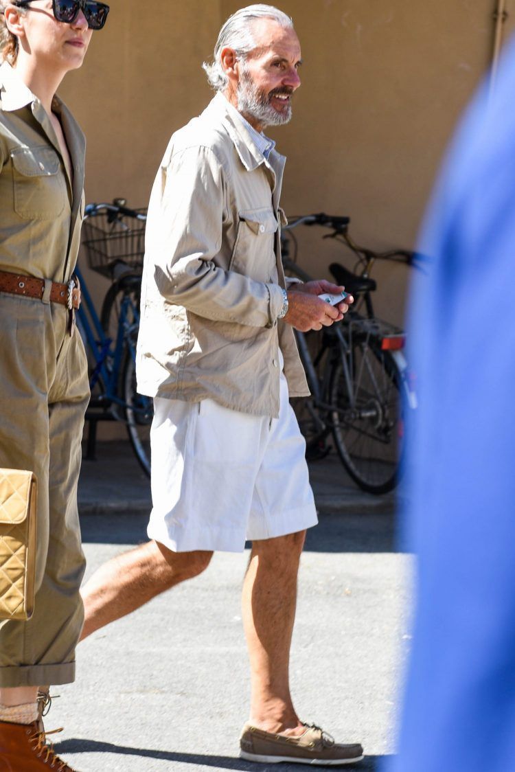 男生四十多岁穿什么样短裤最好看,四十岁男人穿什么短裤好看