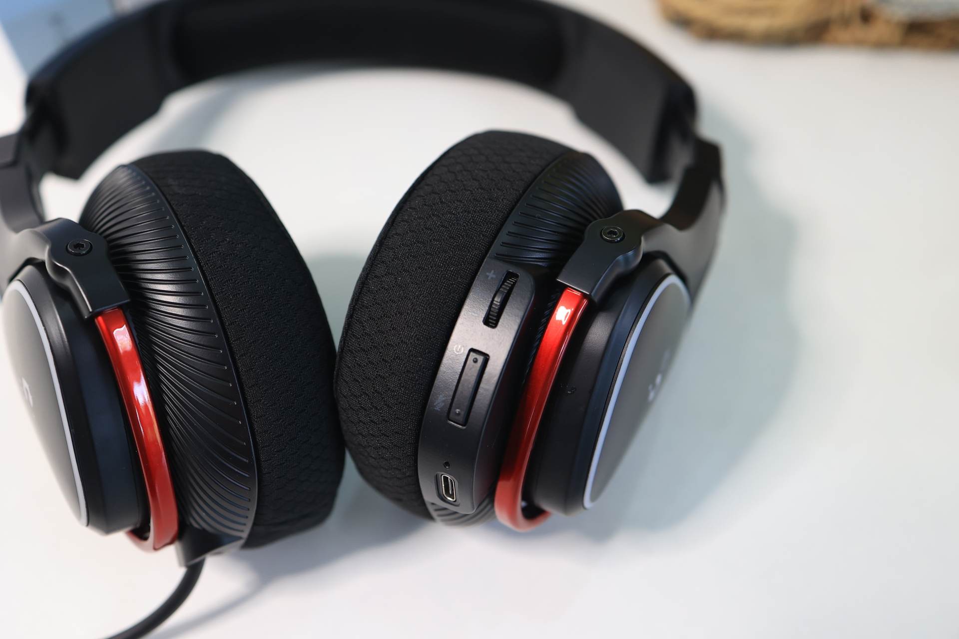 双飞燕血手幽灵无线耳机,辨位感强烈的电竞耳机推荐