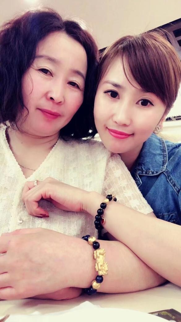 美女安检员婚前意外偏瘫，富二代未婚夫果断离开，靠代购买6套房