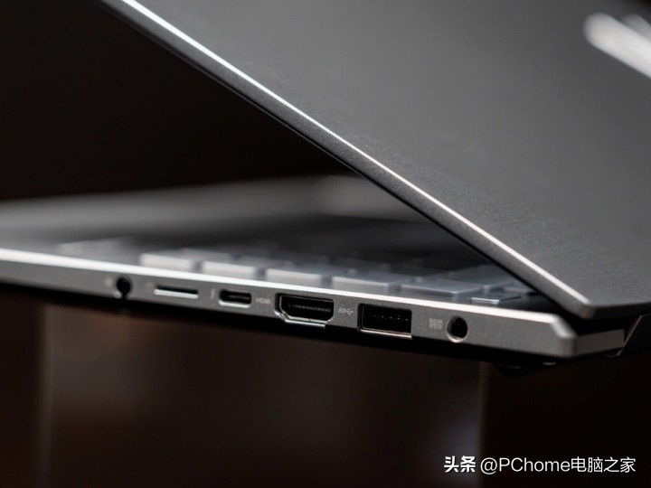 华硕无畏pro15锐龙版屏幕测评,华硕无畏pro15锐龙版屏幕60hz