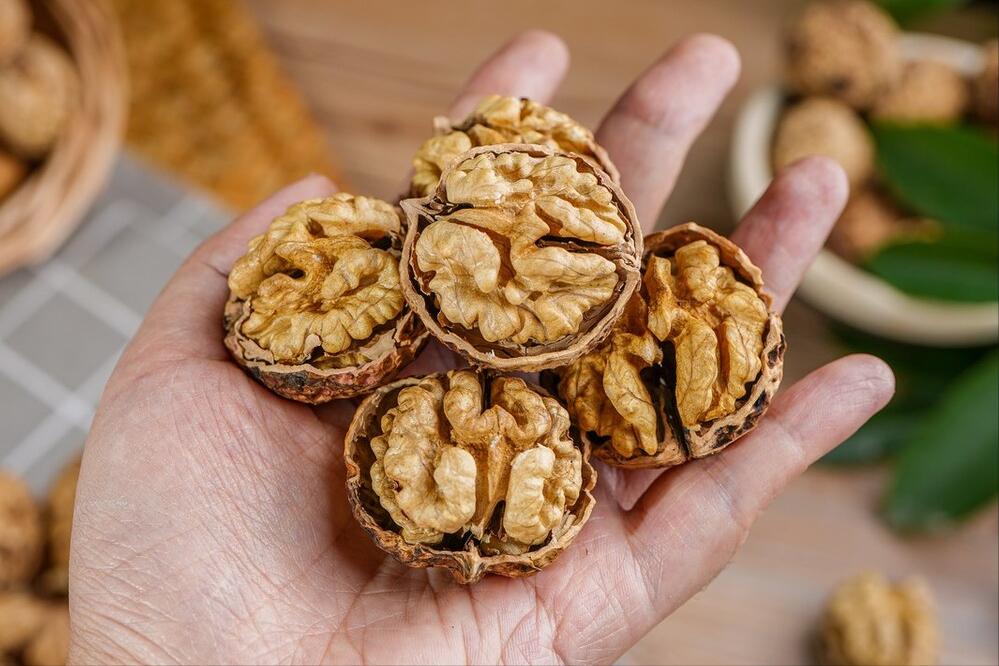 中老年喝哪种牛奶帮助睡眠,中老年人吃什么辅助睡眠