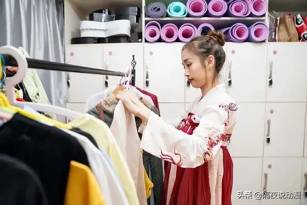 让打工人父母破防的“00后账单”，究竟是真爱？还只是韭菜？