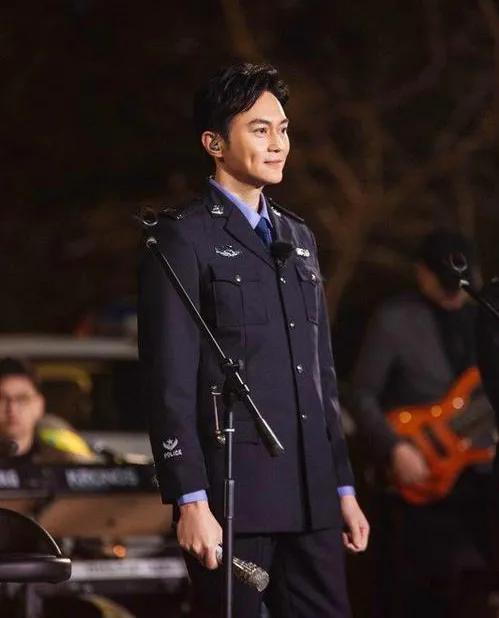 我们的滚烫人生张智霖陈小春默契,张智霖陈小春96年一生豪情一次