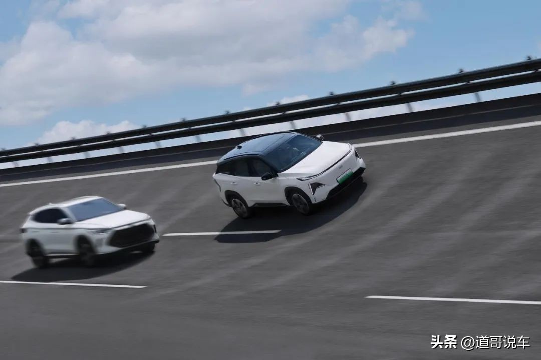 吉利银河系列的降价了吗,吉利l7银河与比亚迪宋plusdmi低配