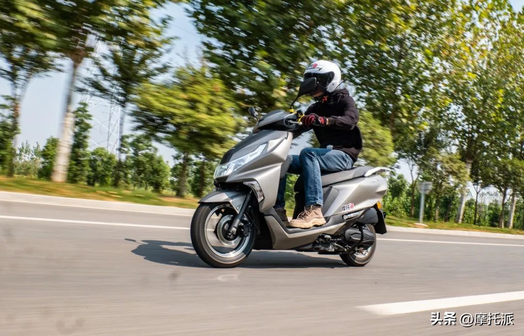 五羊本田ncr125与裂行星际版对比,五羊本田ncr125和豪爵翼爽afr125