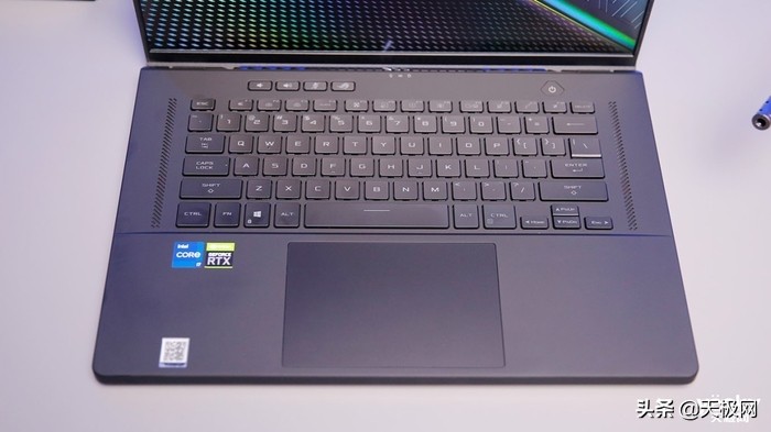 笔记本键盘玩起来难受,笔记本键盘太高手腕会不舒服吗