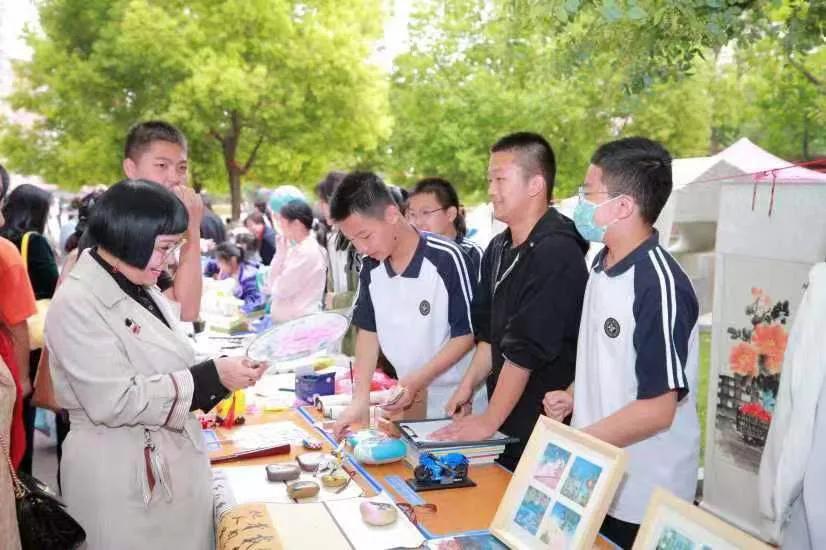 二外魅力，国际视野，销售火爆，一起相约洛阳二外校园贸易节