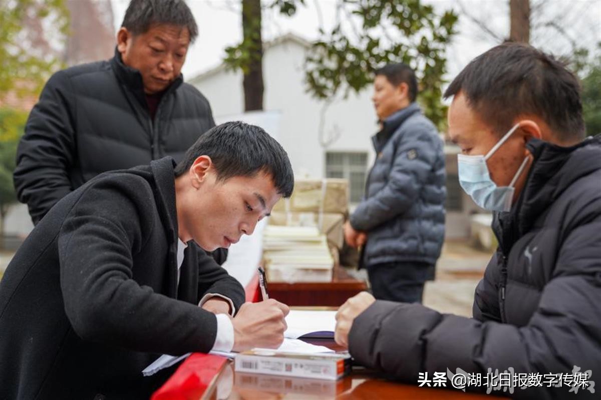 提供近百个岗位，国企为共联共建村“量身定做”招聘会