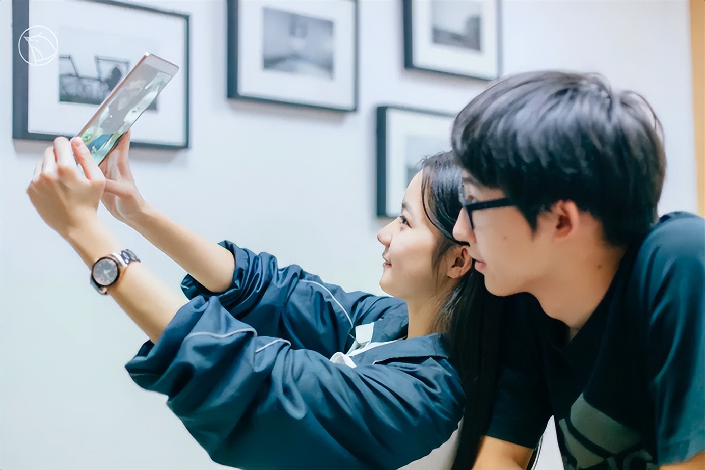 这个校园“*拍偷**狂魔”,拍下了95后的绝版青春