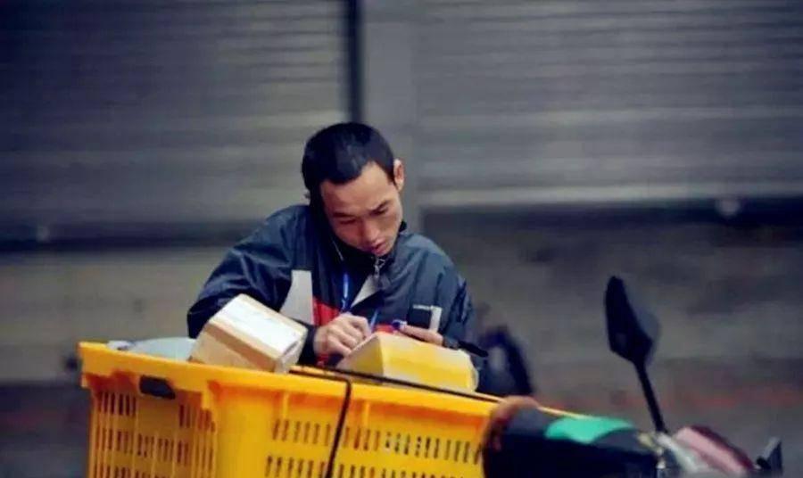 中通寄快递上门取件多少钱,中通快递保密发货派件员知道吗