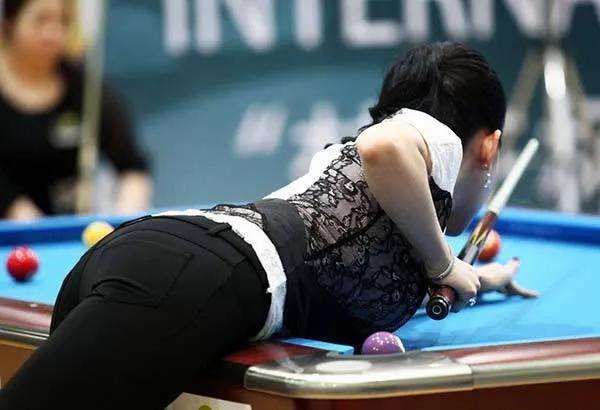 潘晓婷依旧美艳迷人,潘晓婷低调去台球厅