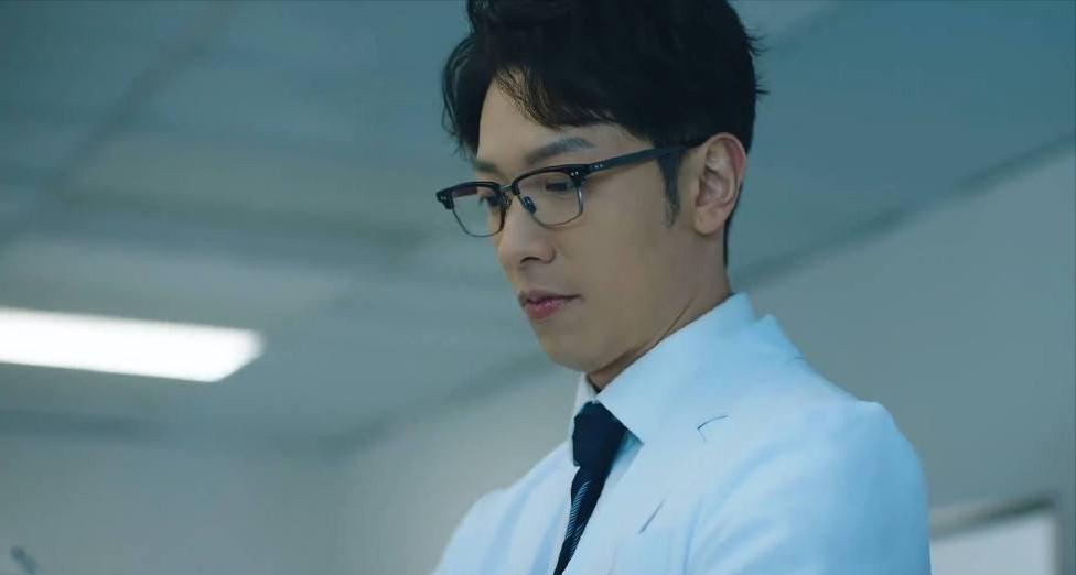 认不出？首届港男冠军回巢无线演技*跃进大**，被封新一代冻龄男神