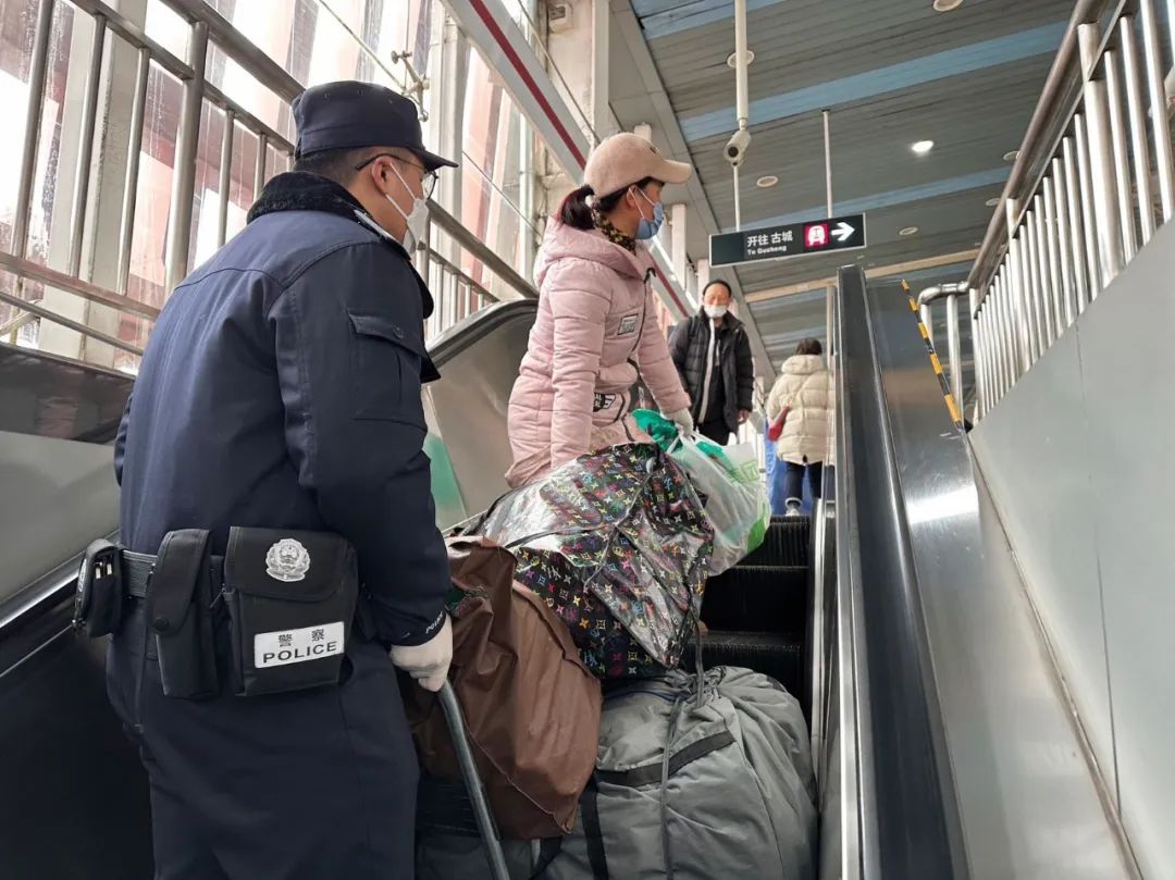 公安心向党护航新征程广东,公安心向党护航新征程图文