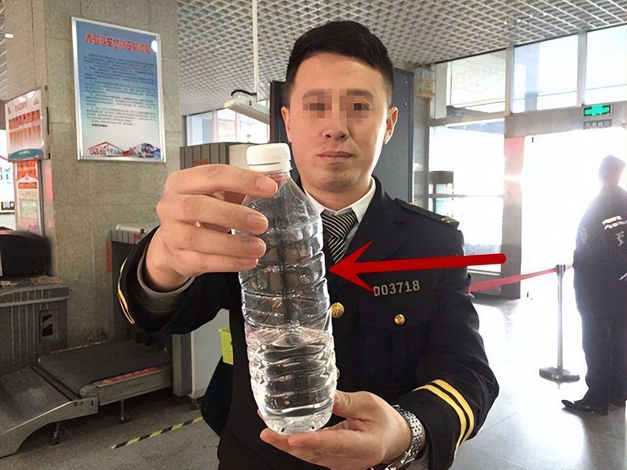 飞机上的秘密飞行员,空姐揭露飞机上的秘密