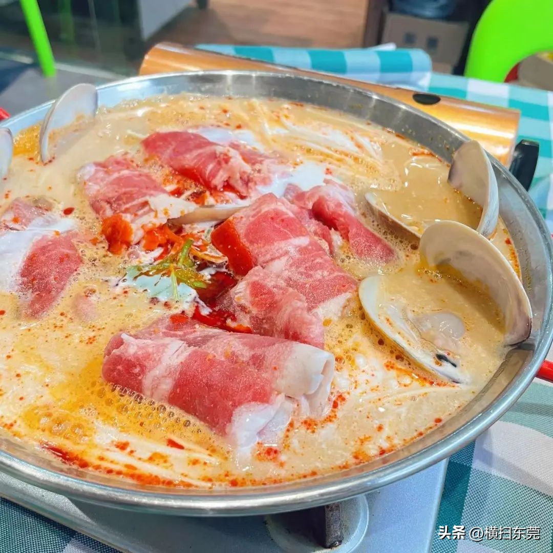 南城县夜宵排档一条街,附近大排档生蚝99元100只